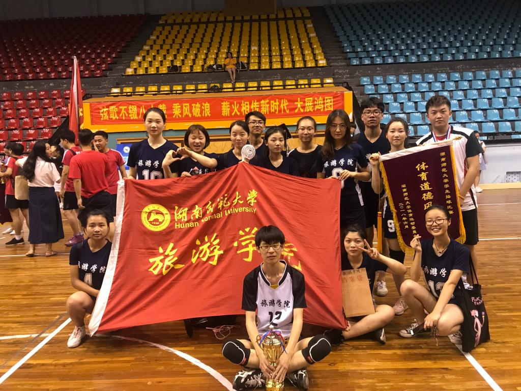 88038威尼斯女排赛后合照